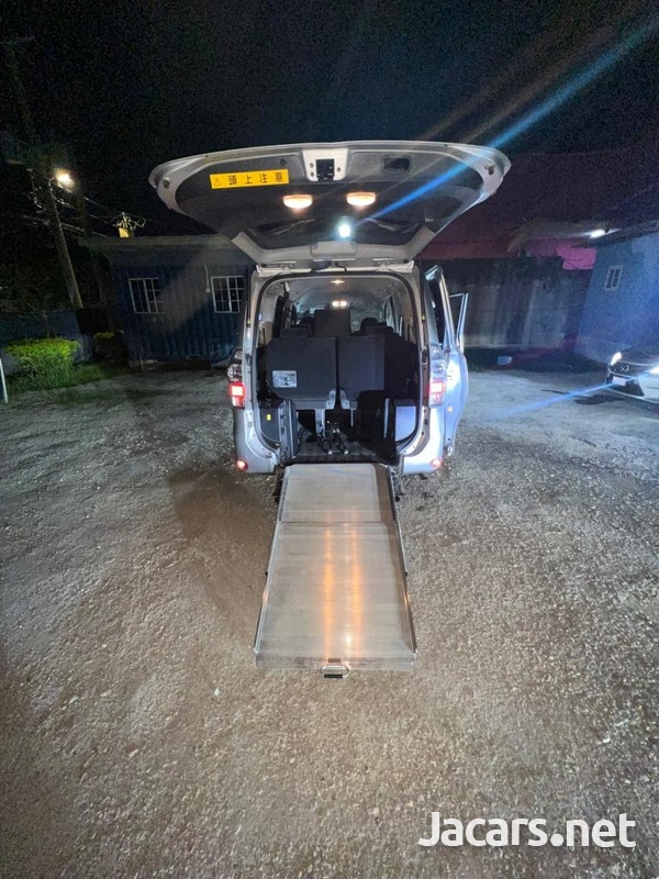 2013 Toyota Voxy-8