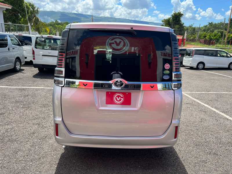 Toyota Voxy 2,0L 2019 JA$3,390,000 №2517050 in Saint Elizabeth