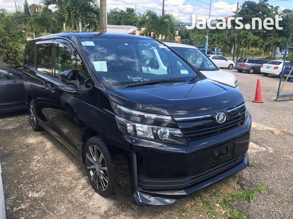 Toyota Voxy 2,0L 2017-1