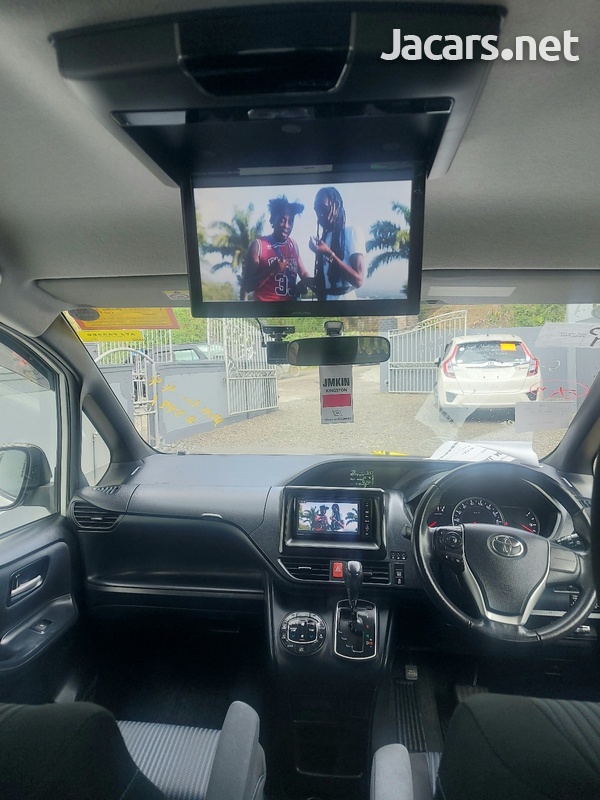 Toyota Noah 2,0L 2014-14