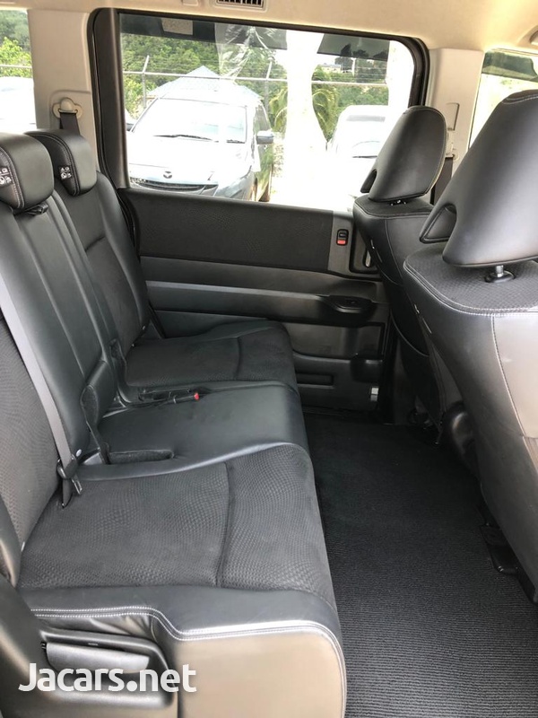 Honda Stepwgn Spada 2,0L 2013-10