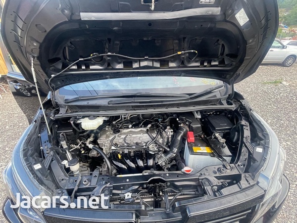 Toyota Voxy 2,0L 2016-10