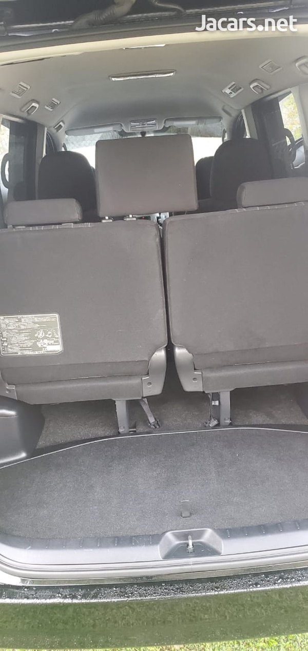 Toyota Voxy 2,0L 2012-11