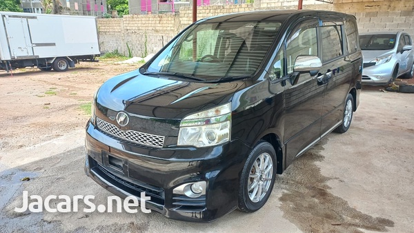 Toyota Voxy 2,0L 2013-1