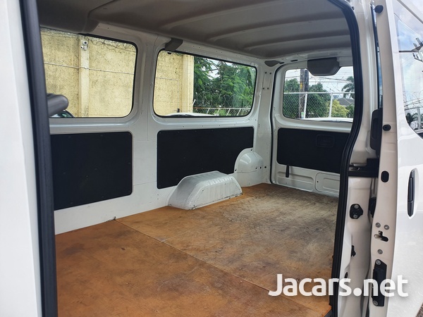 Nissan Caravan 2016-11