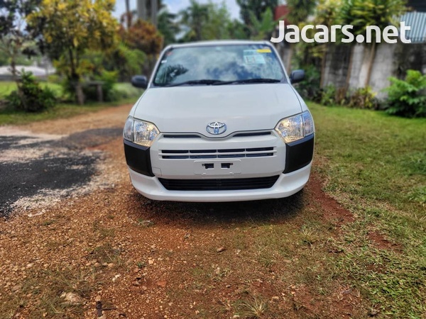 Toyota Probox 1,5L 2017-1