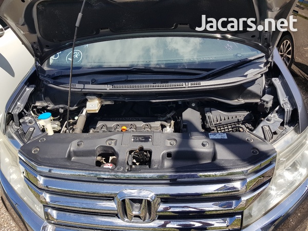 Honda Stepwgn Spada 2,0L 2013-9