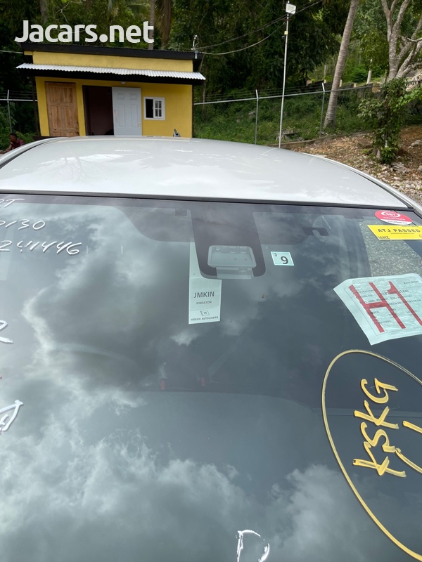 Toyota Vitz 1,3L 2016-5