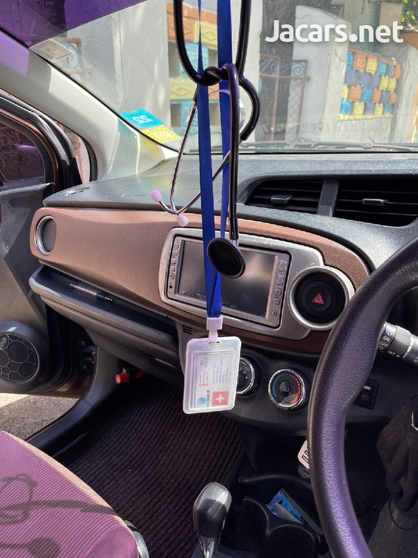 Toyota Vitz 1,0L 2012-6