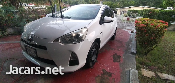 Toyota Aqua 1,5L 2014-4