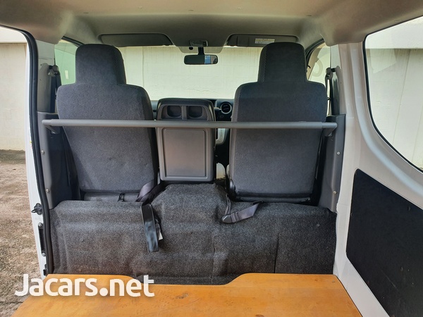 Nissan Caravan 2016-13