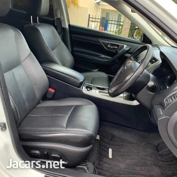 Nissan Teana 2,5L 2016-9