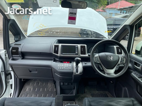 Honda Stepwgn 2,0L 2013-9