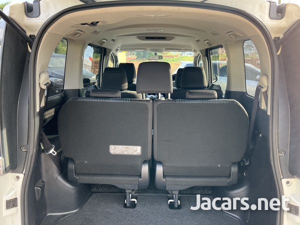 Toyota Voxy 2,0L 2015-9