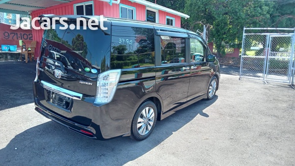 Honda Stepwgn Spada 2,0L 2013-5
