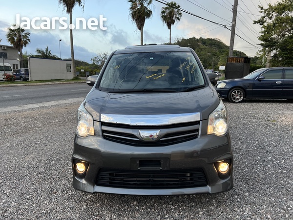 Toyota Noah 2,0L 2012-2