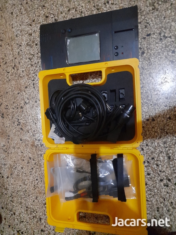 Launch scan tool and connectors F.S-2