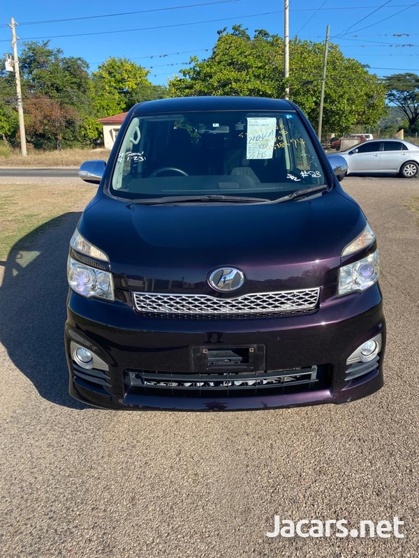 Toyota Voxy 2,0L 2013-1