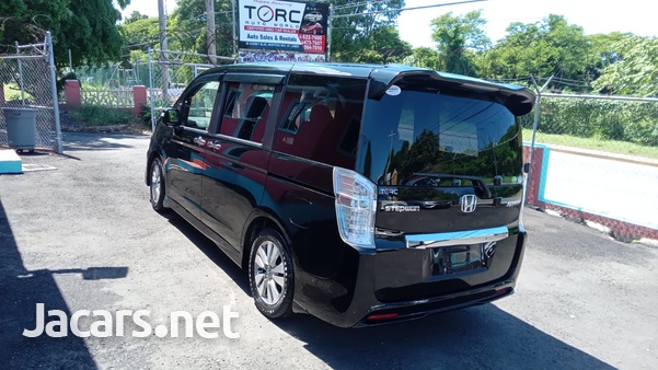 Honda Stepwgn Spada 2,0L 2013-4