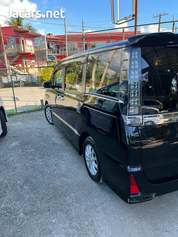 Toyota Voxy 2,0L 2014-10