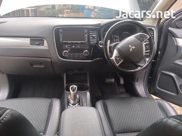 Mitsubishi Outlander 2,5L 2013-5