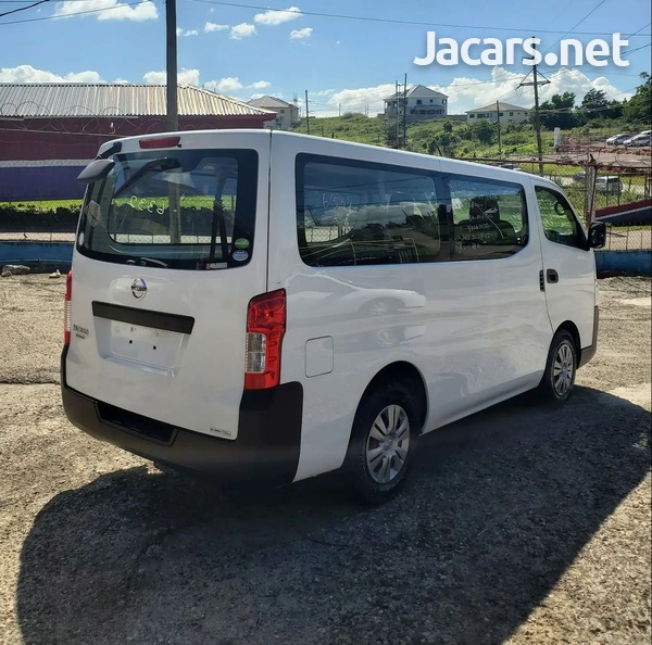 Nissan Caravan 2,5L 2015-4