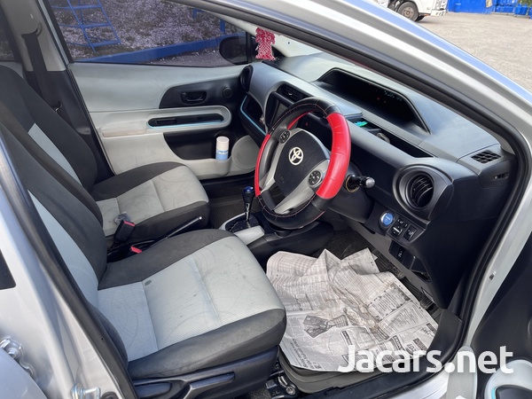 Toyota Aqua 1,5L 2012-5