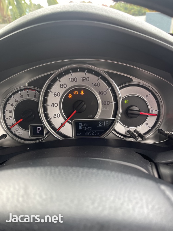 Toyota Fielder 1,8L 2012-7