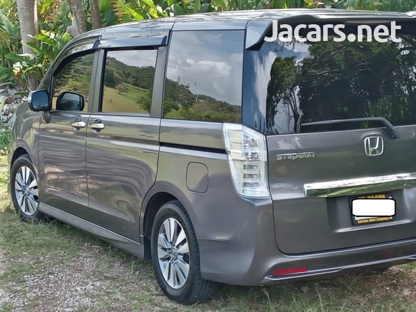 Honda Stepwgn Spada 2,0L 2014-5