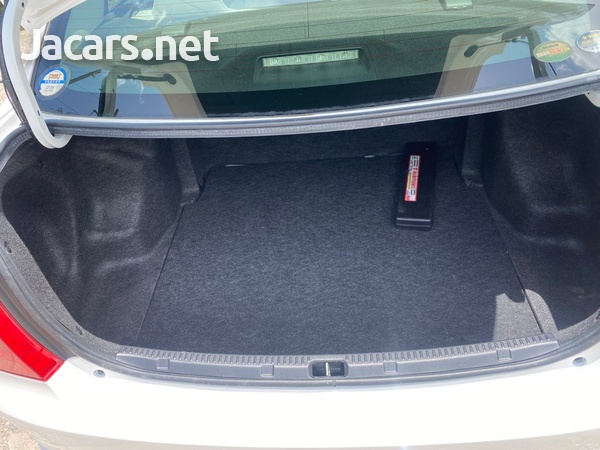 Toyota Axio 1,5L 2017-12