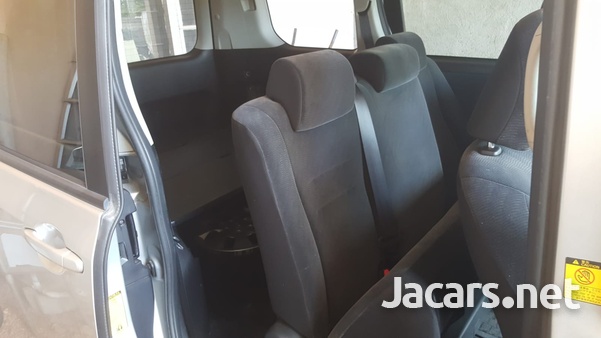 Toyota Voxy 2,0L 2013-3
