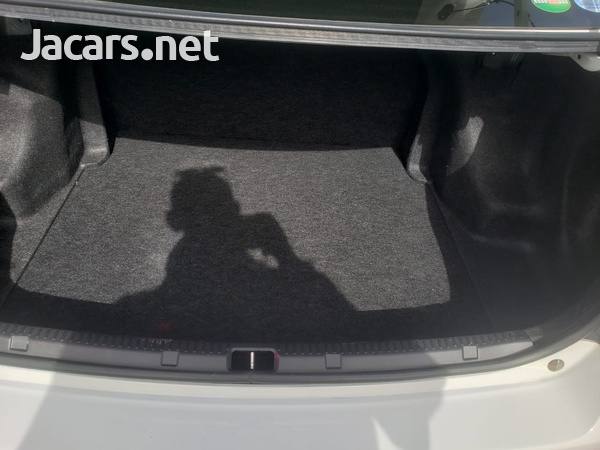 Toyota Axio 1,5L 2017-8