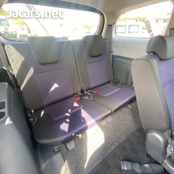 Toyota Wish 1,8L 2013-8