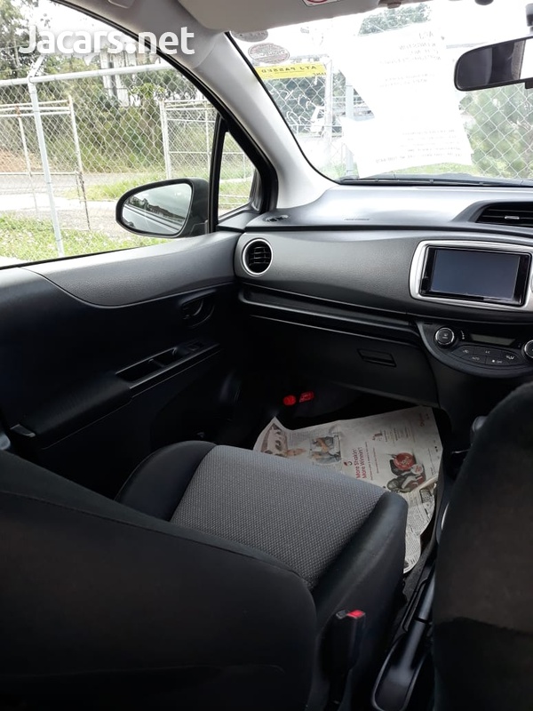 Toyota Vitz 1,3L 2013-4