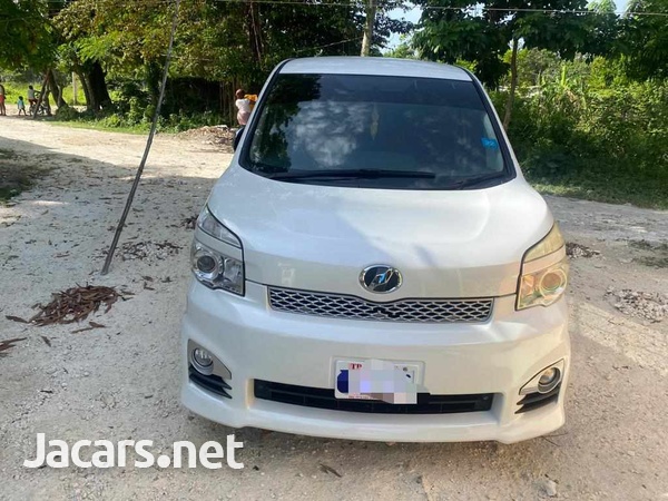 Toyota Voxy 2,0L 2012-1