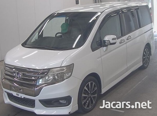 Honda Stepwgn Spada 2,0L 2013-5