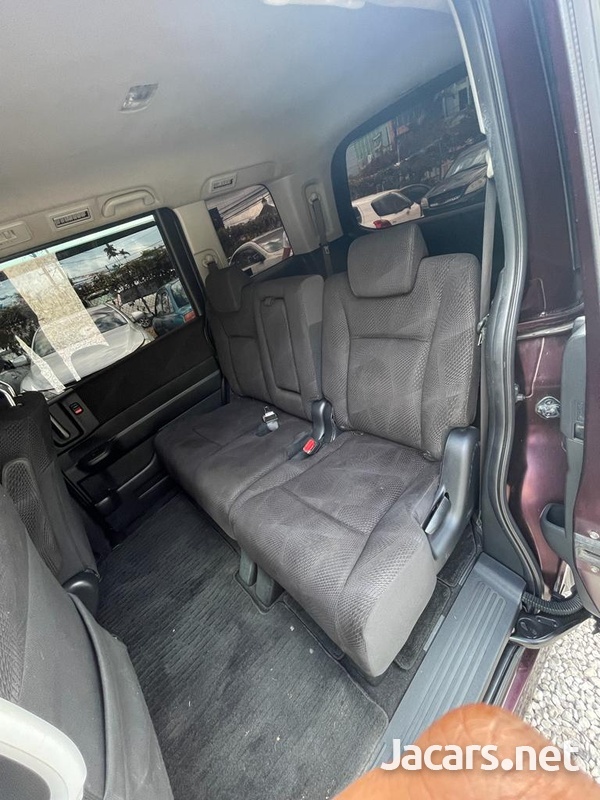 Honda Stepwgn Spada 2,0L 2010-6