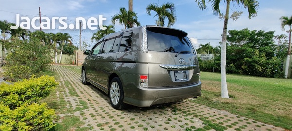 Toyota Isis 2,0L 2014-4
