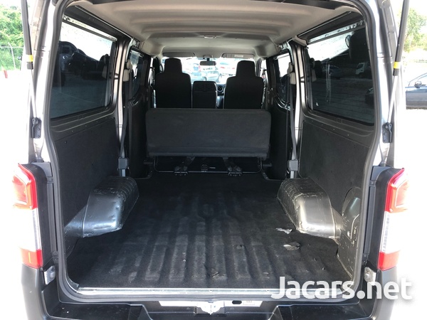 Nissan Caravan 2,5L 2016-4