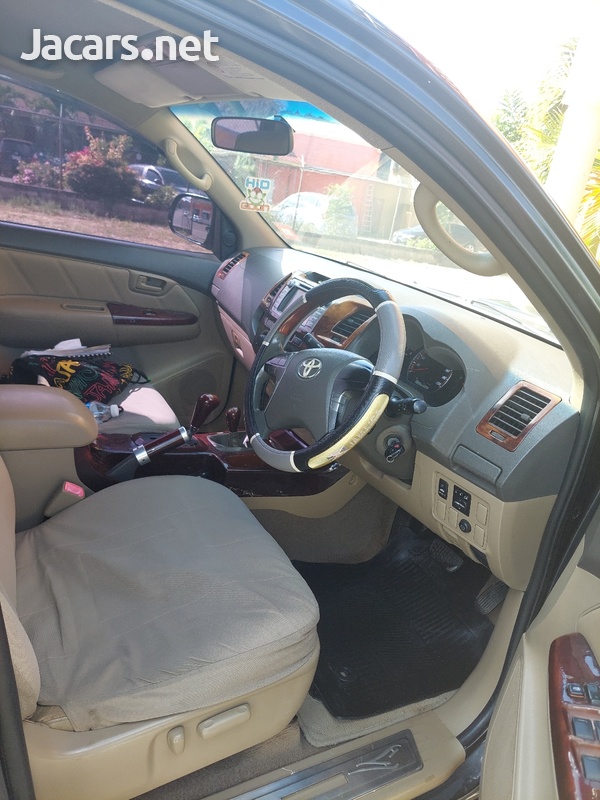 2012 Hilux vigo G 4x4 automatic-8