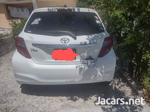 Toyota Vitz 1,5L 2015-1