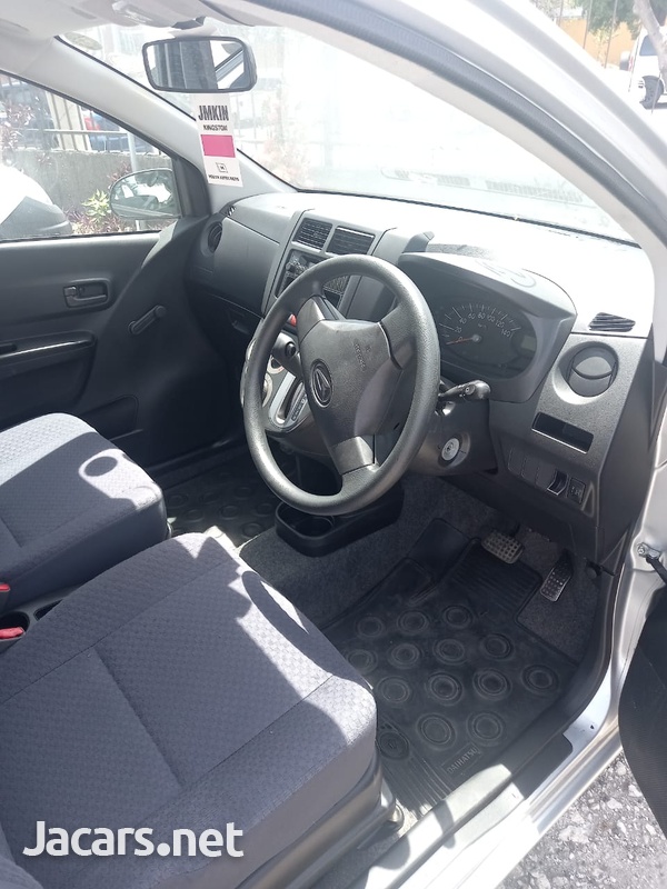 Daihatsu MIRA 0,7L 2015-6