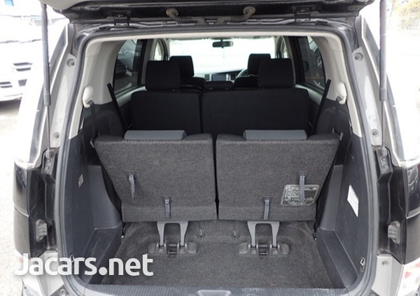 Toyota Isis 1,8L 2012-8