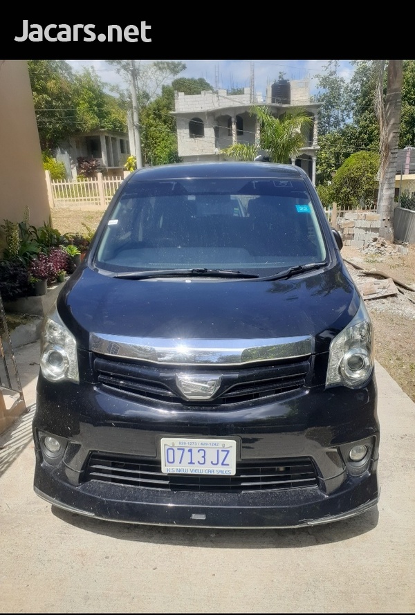 Toyota Noah 2,0L 2012-13