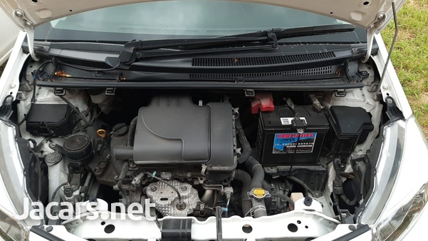 Toyota Vitz 1,3L 2014-5