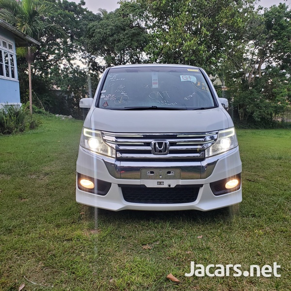 Honda Stepwgn Spada 2,0L 2013-3