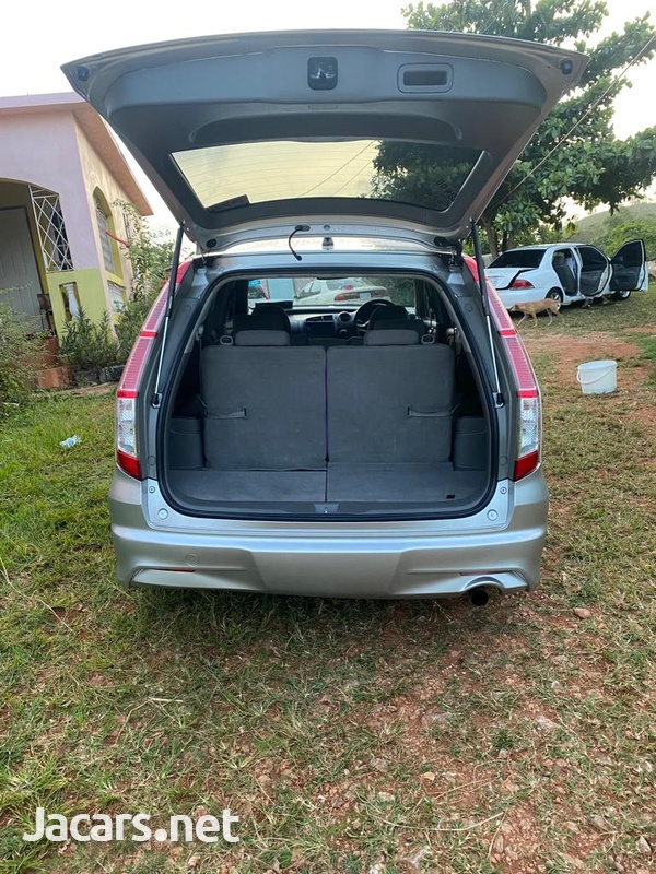 Honda Stream 1,8L 2011-8