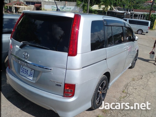 Toyota Isis 1,8L 2011-3