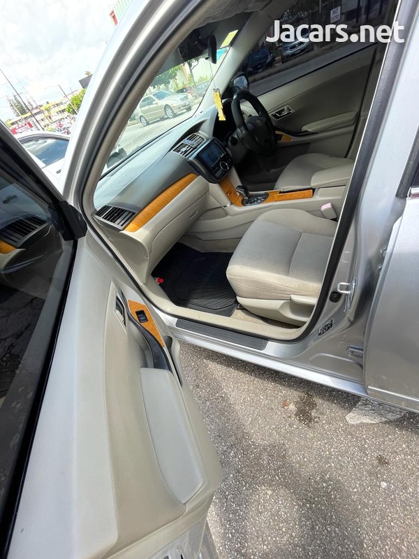 Toyota Premio 2,0L 2010-9
