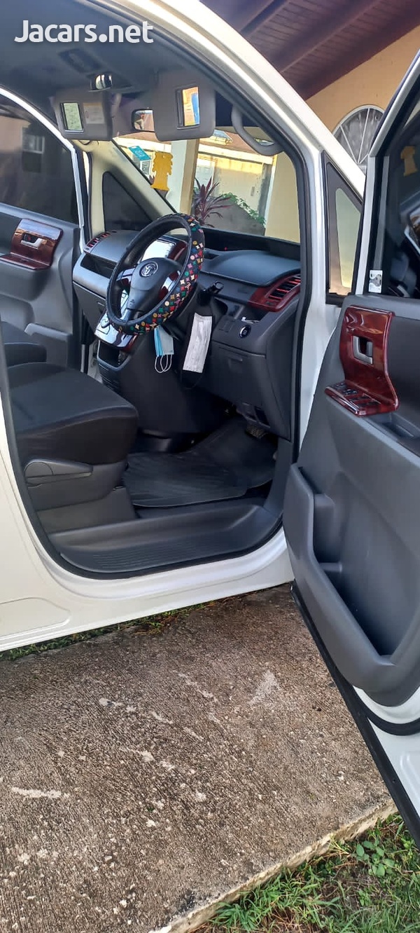 Toyota Voxy 2,0L 2010-2